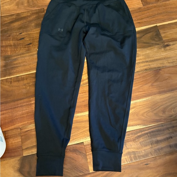 NWT new women’s Under Armour black ‎ Athletic Joggers size medium - Picture 1 of 3